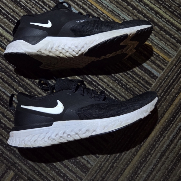 Nike Flyknit Shoes - Picture 4 of 7